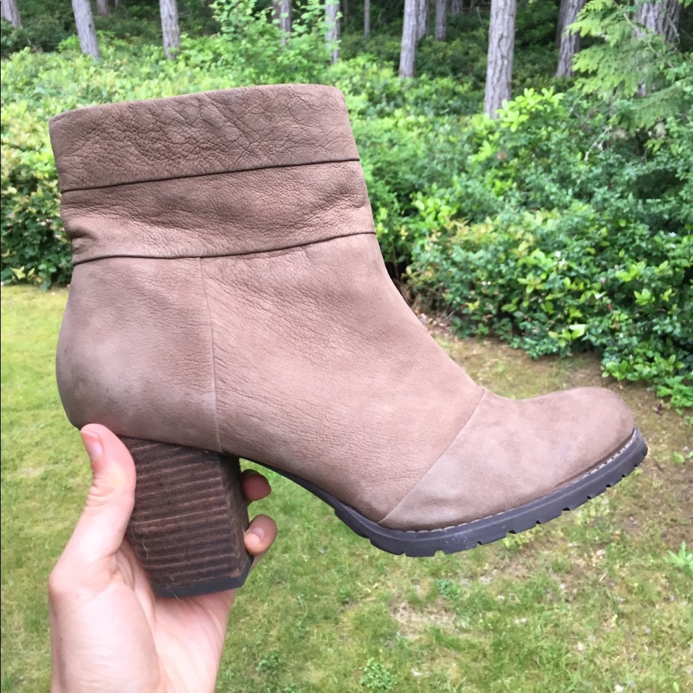 NEW Clarks ankle booties